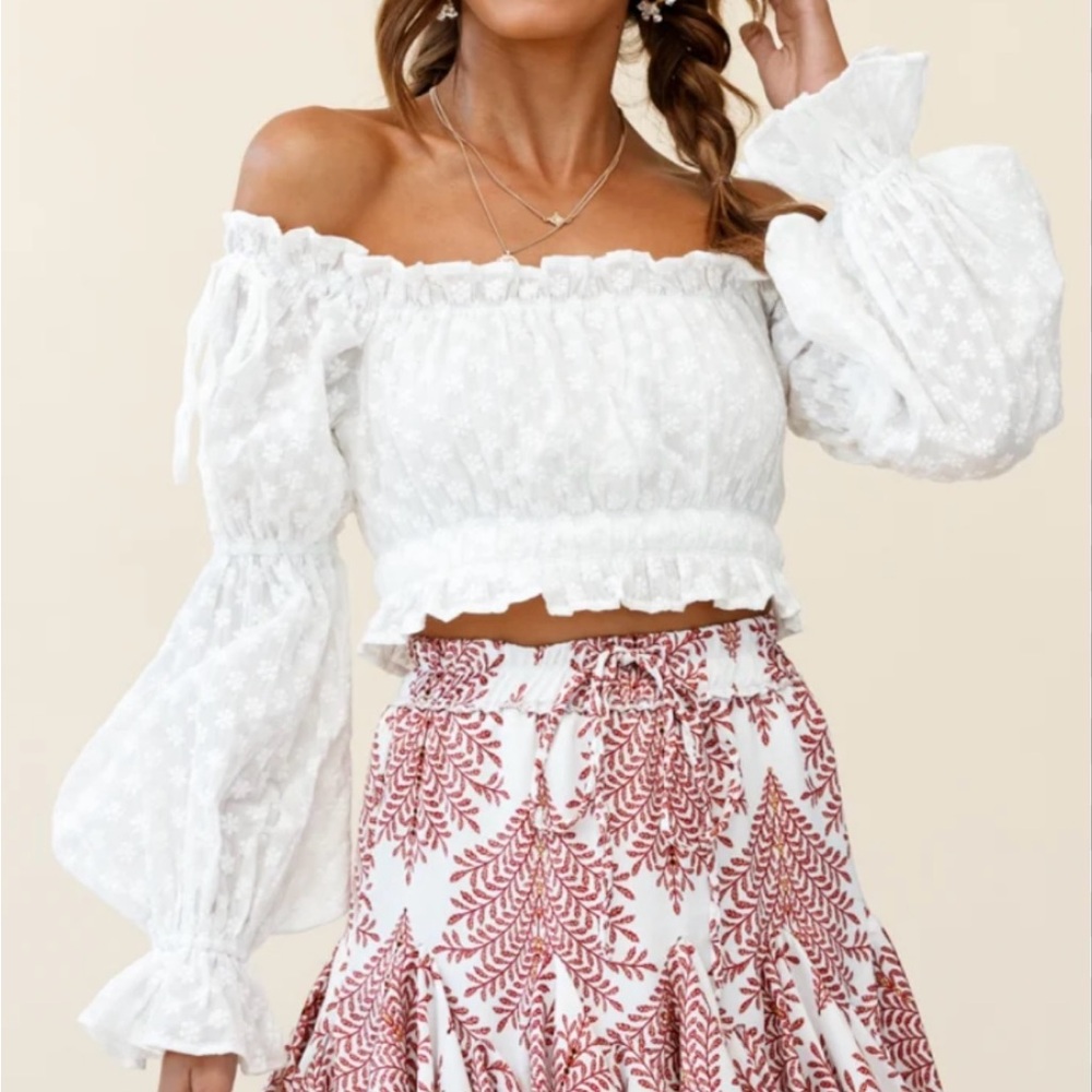 Selfie Leslie white top